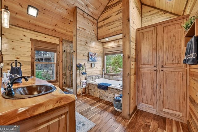 467 Deer Crest Road, Blue Ridge, GA 30513