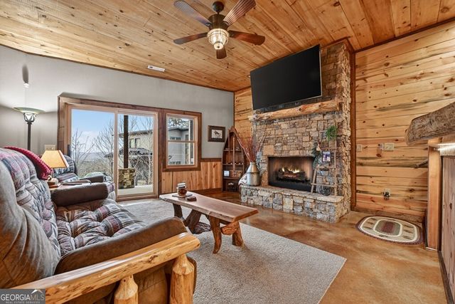 467 Deer Crest Road, Blue Ridge, GA 30513