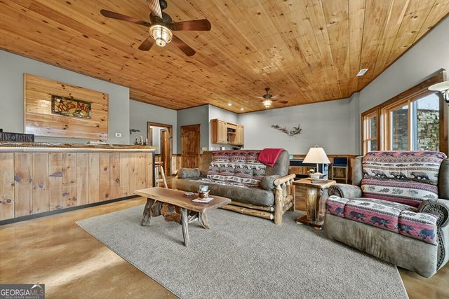 467 Deer Crest Road, Blue Ridge, GA 30513