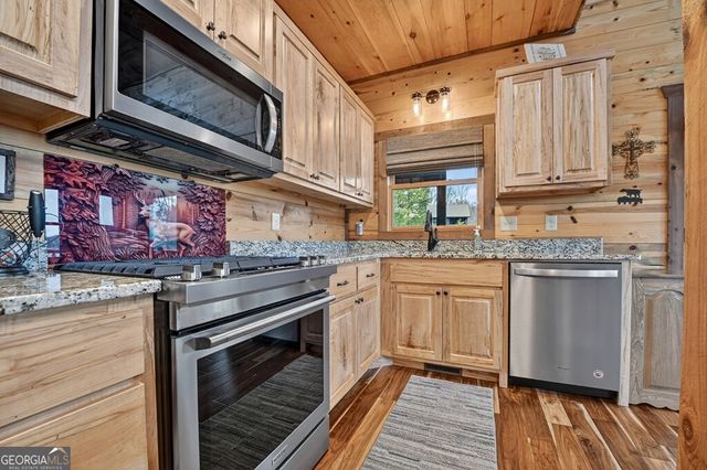 467 Deer Crest Road, Blue Ridge, GA 30513