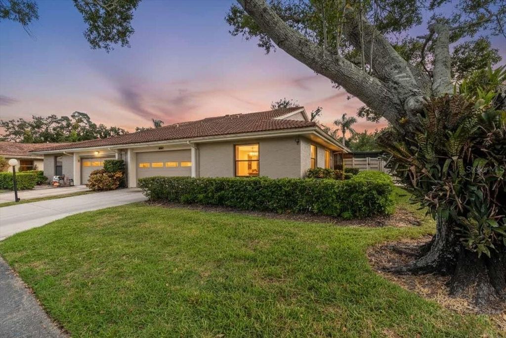 4565 LAKECREST PLACE 18, Sarasota, FL 34233