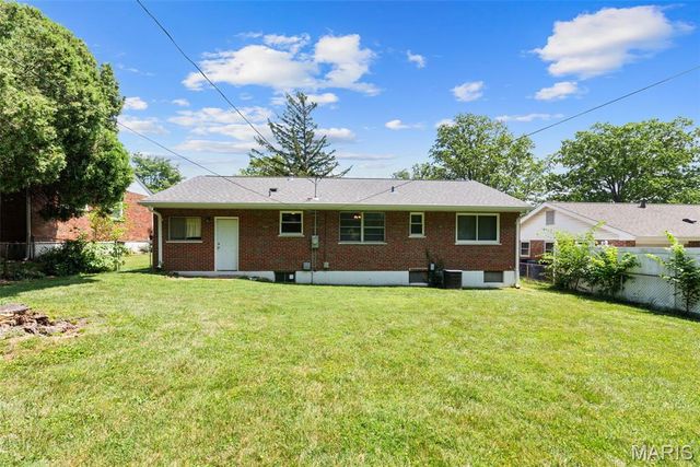 8727 Madeira Drive, Saint Louis, MO 63126