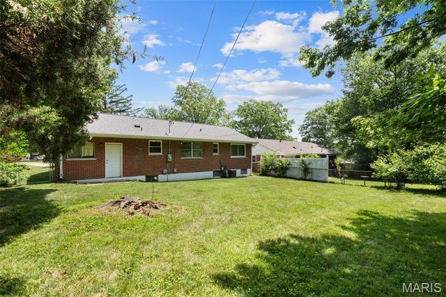 8727 Madeira Drive, Saint Louis, MO 63126