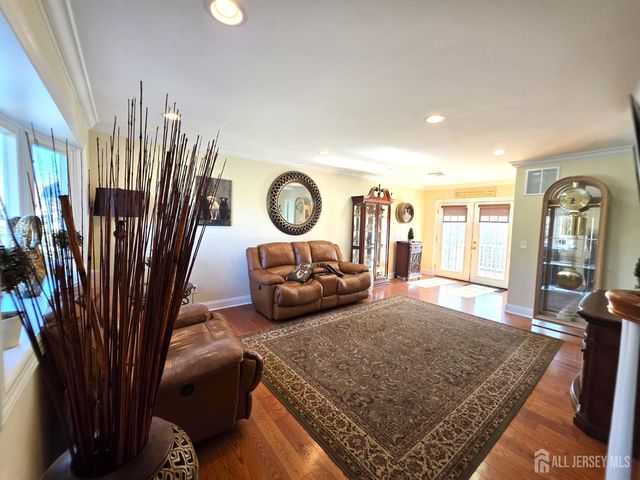 544 Edgeworth Street, Middlesex, NJ 08846