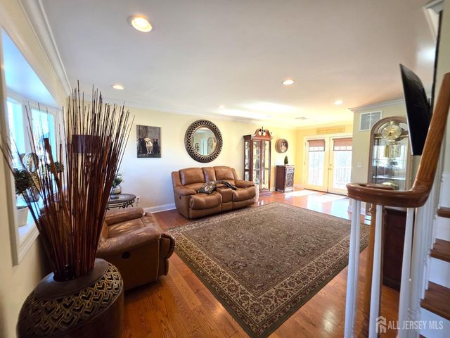 544 Edgeworth Street, Middlesex, NJ 08846