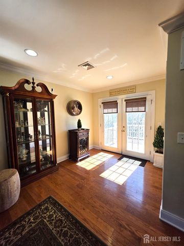 544 Edgeworth Street, Middlesex, NJ 08846