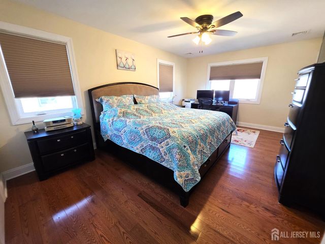 544 Edgeworth Street, Middlesex, NJ 08846