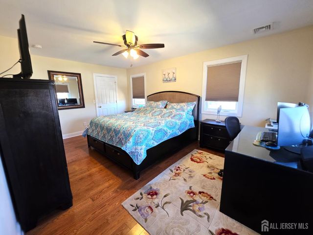 544 Edgeworth Street, Middlesex, NJ 08846