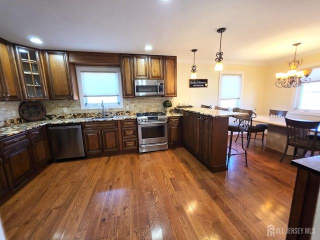 544 Edgeworth Street, Middlesex, NJ 08846