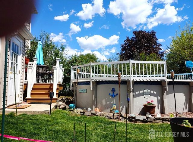 544 Edgeworth Street, Middlesex, NJ 08846