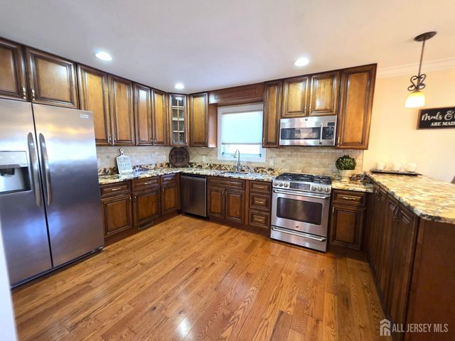 544 Edgeworth Street, Middlesex, NJ 08846