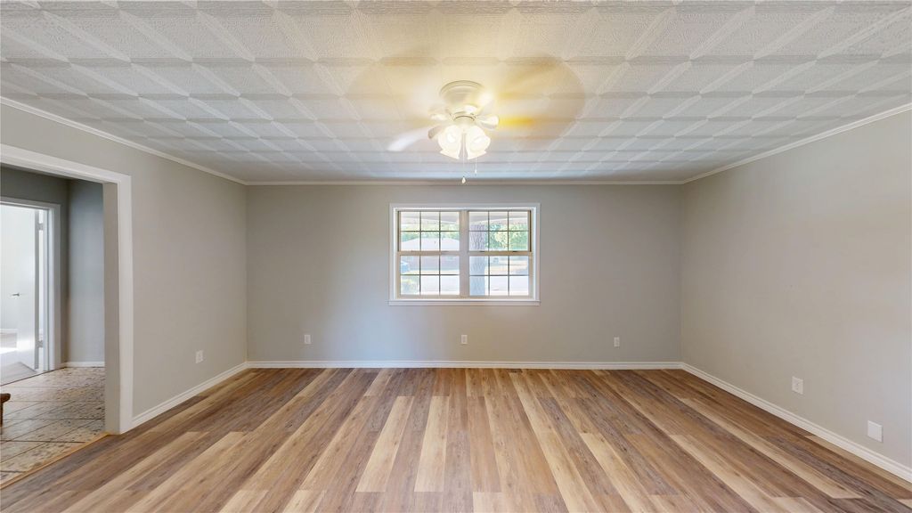 1105 S Ridgeway Drive, Cleburne, TX 76033 — photo 4
