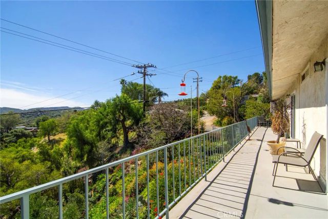 7158 Leota, Canoga Park, CA 91304