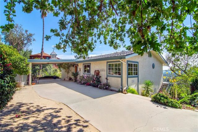 7158 Leota, Canoga Park, CA 91304
