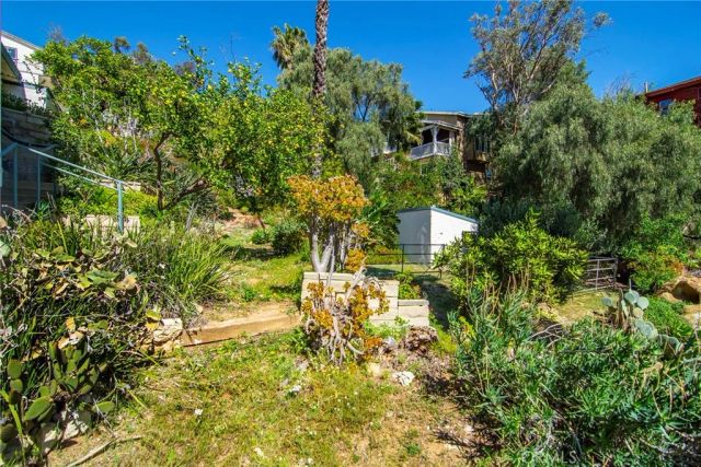 7158 Leota, Canoga Park, CA 91304