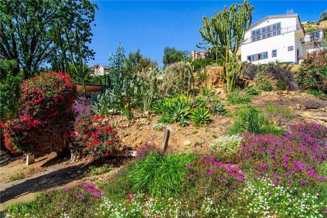 7158 Leota, Canoga Park, CA 91304