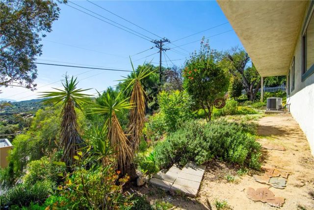 7158 Leota, Canoga Park, CA 91304