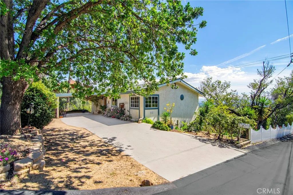 7158 Leota, Canoga Park, CA 91304