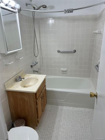 2015 Saint Paul Avenue 5F, Bronx, NY 10461