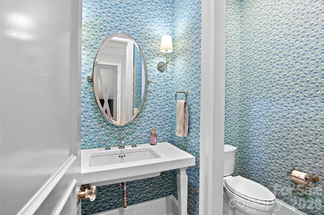 5917 Saint John Lane, Charlotte, NC 28210