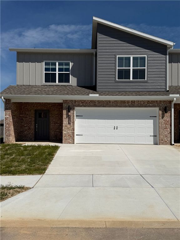 1018 Seaborn Way, Pea Ridge, AR 72751