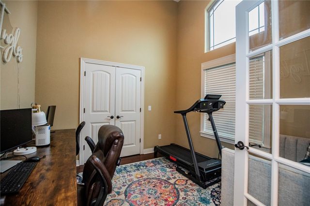 955 Stone Street, Cave Springs, AR 72718