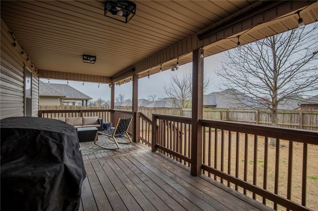 955 Stone Street, Cave Springs, AR 72718