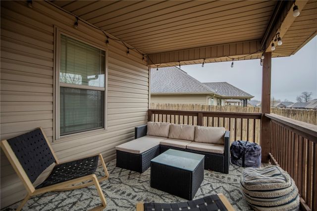 955 Stone Street, Cave Springs, AR 72718