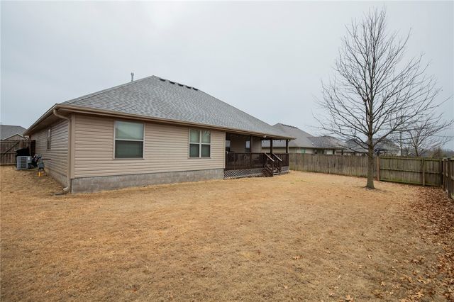 955 Stone Street, Cave Springs, AR 72718