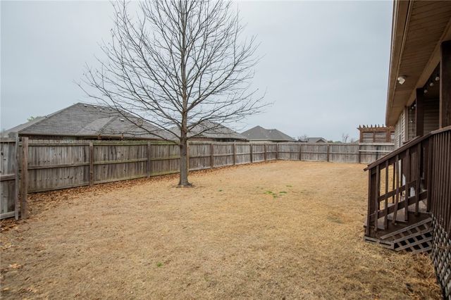 955 Stone Street, Cave Springs, AR 72718