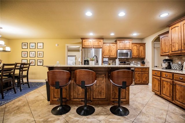 955 Stone Street, Cave Springs, AR 72718