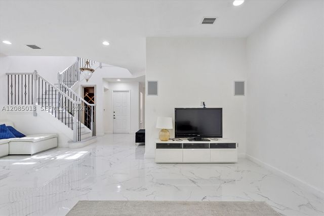 1382 Harbor Vw W 0, Hollywood, FL 33019