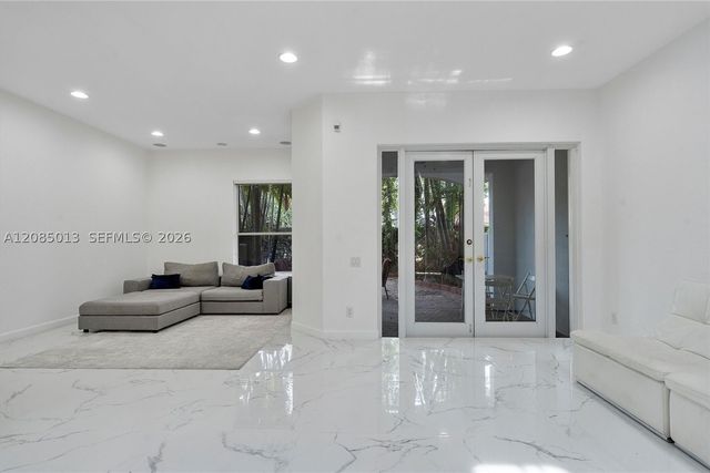 1382 Harbor Vw W 0, Hollywood, FL 33019