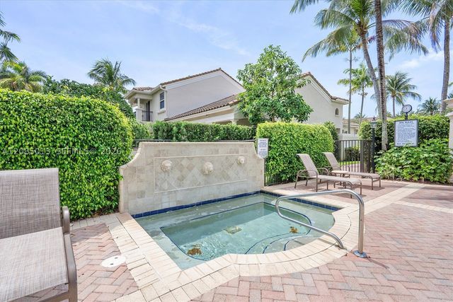 1382 Harbor Vw W 0, Hollywood, FL 33019