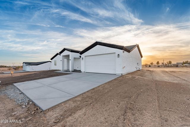 2103 S Hasayampa Road, Tonopah, AZ 85354
