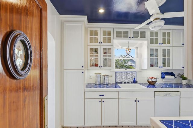 433 41st St, Sacramento, CA 95819