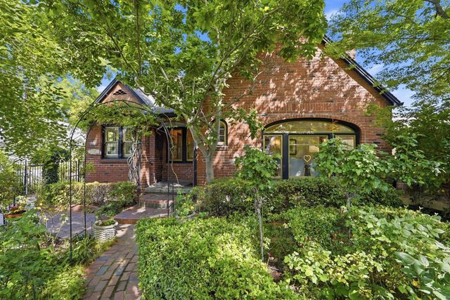 433 41st St, Sacramento, CA 95819
