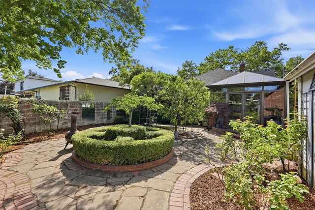433 41st St, Sacramento, CA 95819