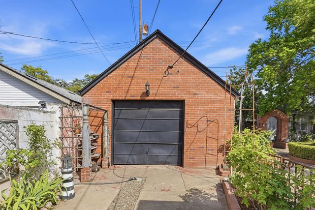 433 41st St, Sacramento, CA 95819