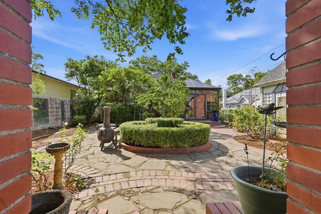 433 41st St, Sacramento, CA 95819