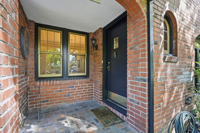 433 41st St, Sacramento, CA 95819