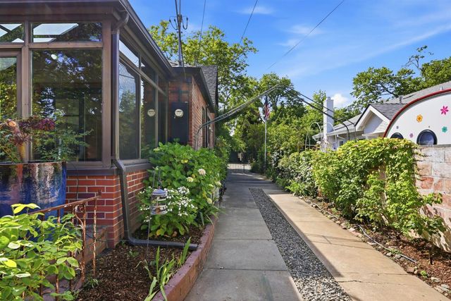 433 41st St, Sacramento, CA 95819