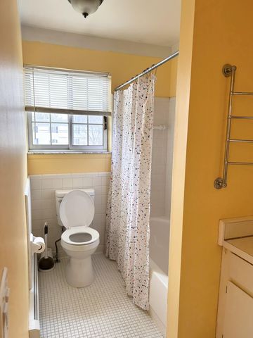 22039 E 11 Mile Road 20, Saint Clair Shores, MI 48081