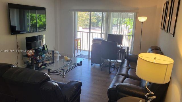 4158 Inverrary Dr 409, Lauderhill, FL 33319