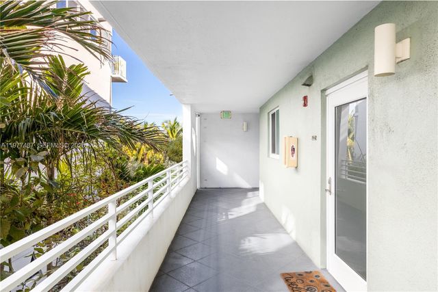 7800 Collins Ave 302, Miami Beach, FL 33141