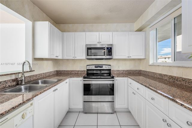 7800 Collins Ave 302, Miami Beach, FL 33141