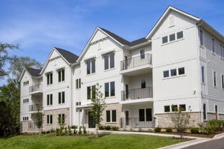 0S231 Winfield Road 203, Winfield, IL 60190