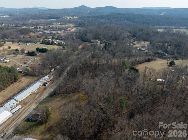 3100 Icenhour Place, Lenoir, NC 28645