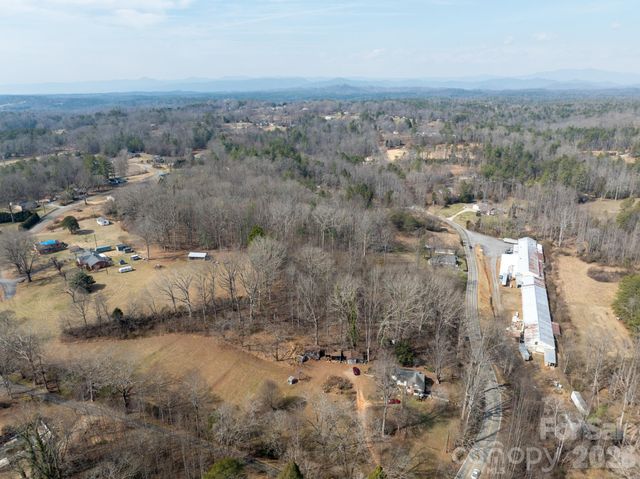 3100 Icenhour Place, Lenoir, NC 28645