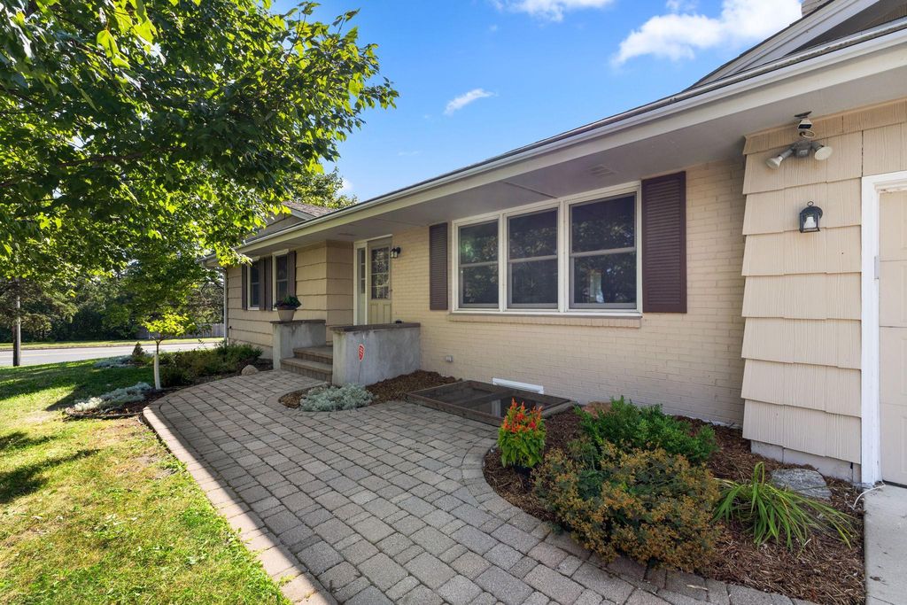 10112 Nord Avenue S, Bloomington, MN 55437 — photo 2